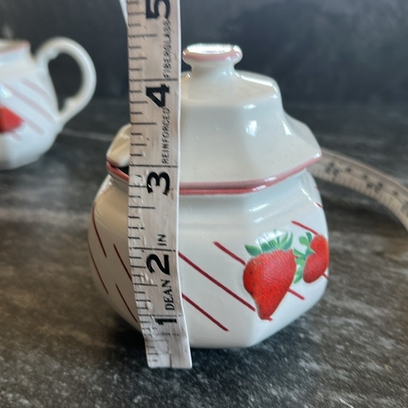 Vintage Mikasa Fresh Fruit DP 002 STRAWBERRIES 2 pc Creamer & Sugar Bowl w/ Lid - Picture 8 of 8